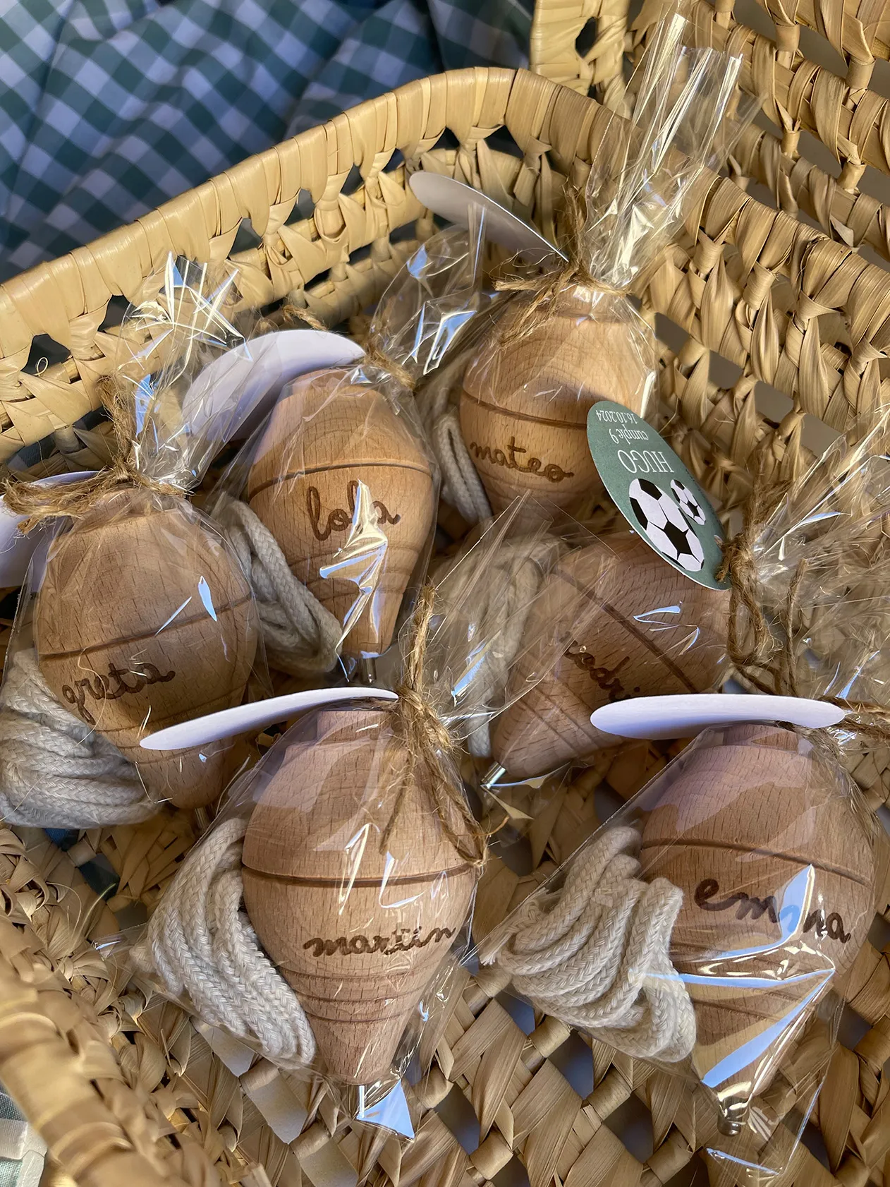 Peonza de madera personalizada - Imagen 2